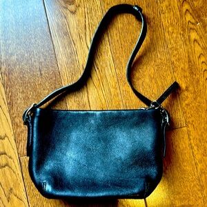 Coach Black Swinger Bag